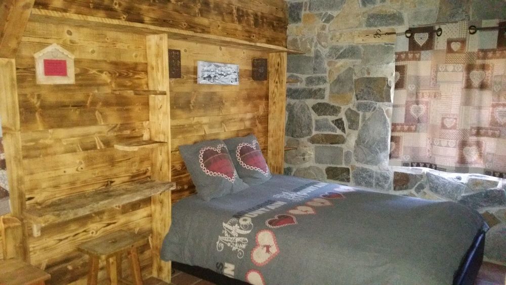 Chambres d'Hôtes Chalet De La Source 3