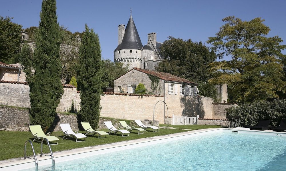 Chateau De Crazannes 4 estrelas em Crazannes