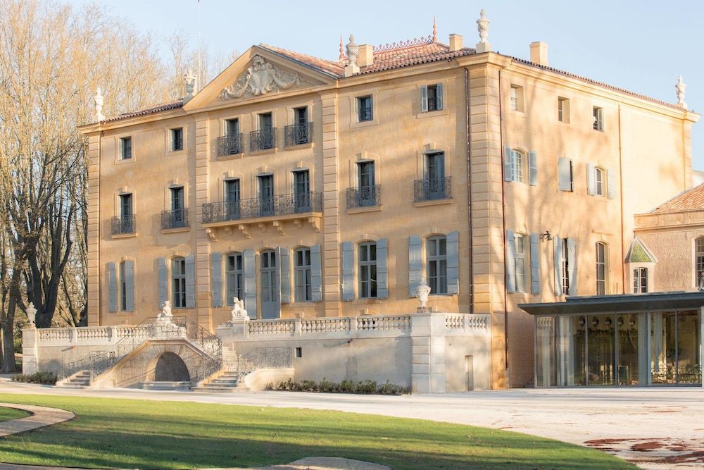 Château de Fonscolombe 5 estrelas em Le Puy-Sainte-Réparade