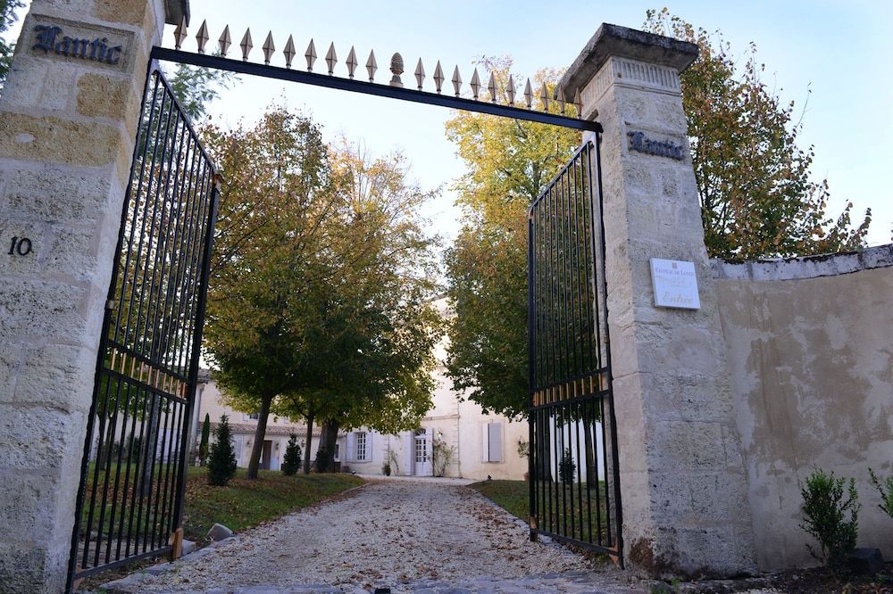 Chateau De Lantic 2