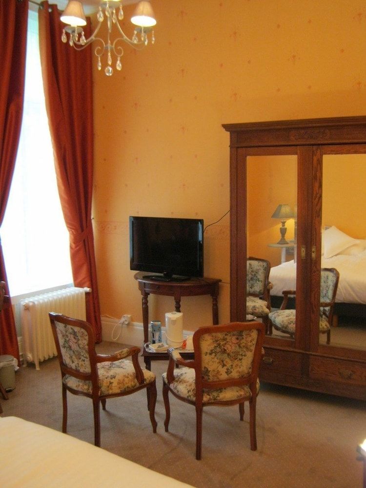 Chateau De Moulin Le Comte (B&B) 3