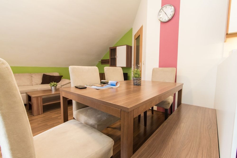 Checkvienna Apartments Hietzing 2