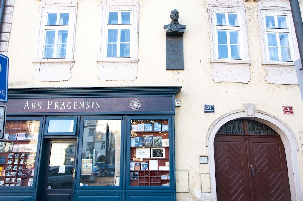 Cherry Charm Apartment 2