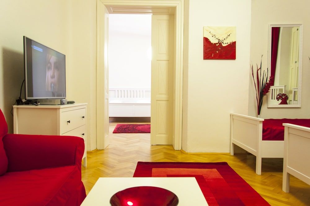 Cherry Charm Apartment 3