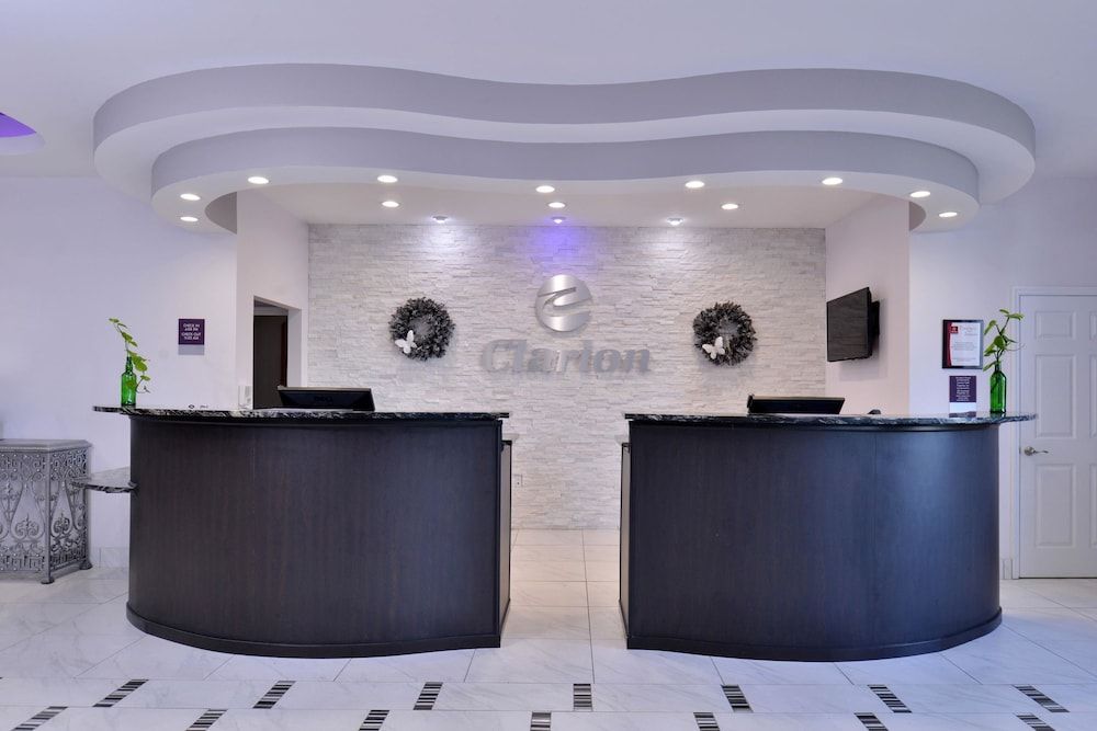 Clarion Inn & Suites Across From Universal Orlando Resort 2 Clarion Inn & Suites Across From Universal Orlando Resort 2