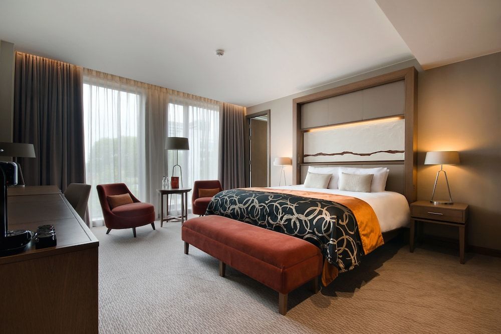 Clayton Hotel Chiswick 1