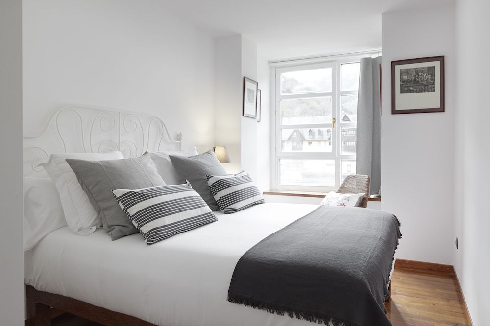 Comets by FeelFree Rentals 3 Comets by FeelFree Rentals 3