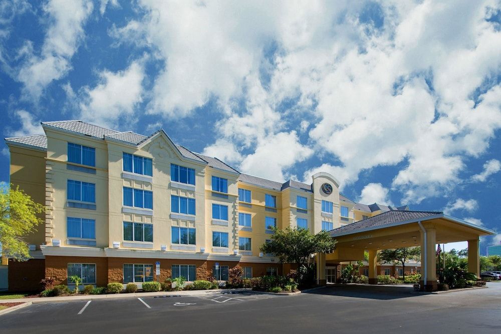 Comfort Suites Near Universal Orlando Resort 1