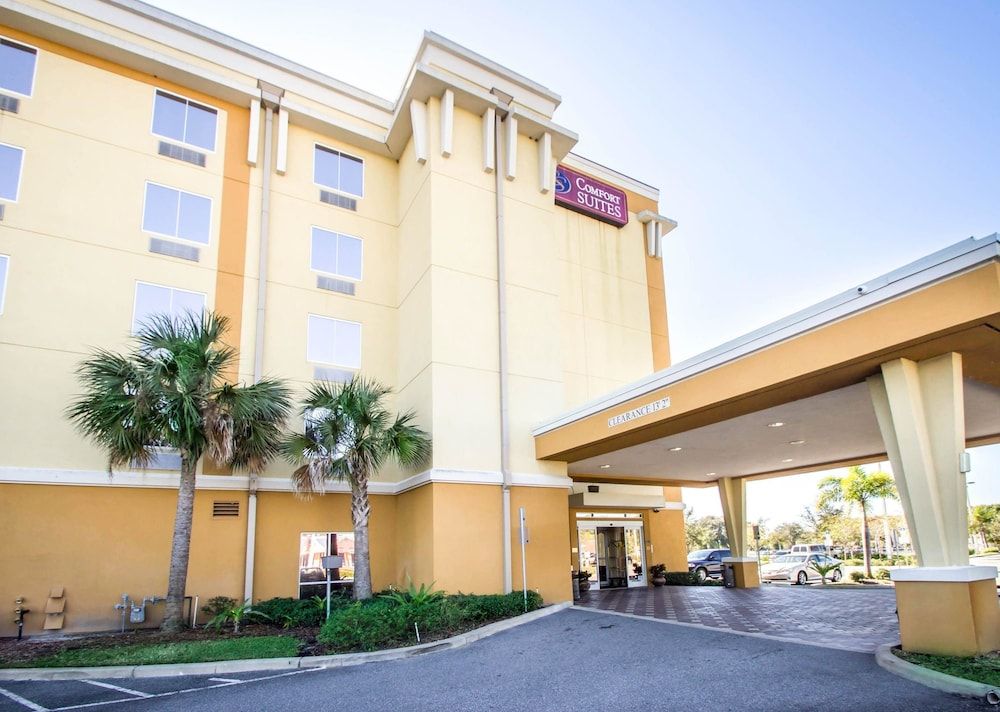 Comfort Suites Orlando Airport 1