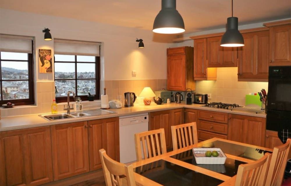 Contemporary Apartment off Queensferry Road 3