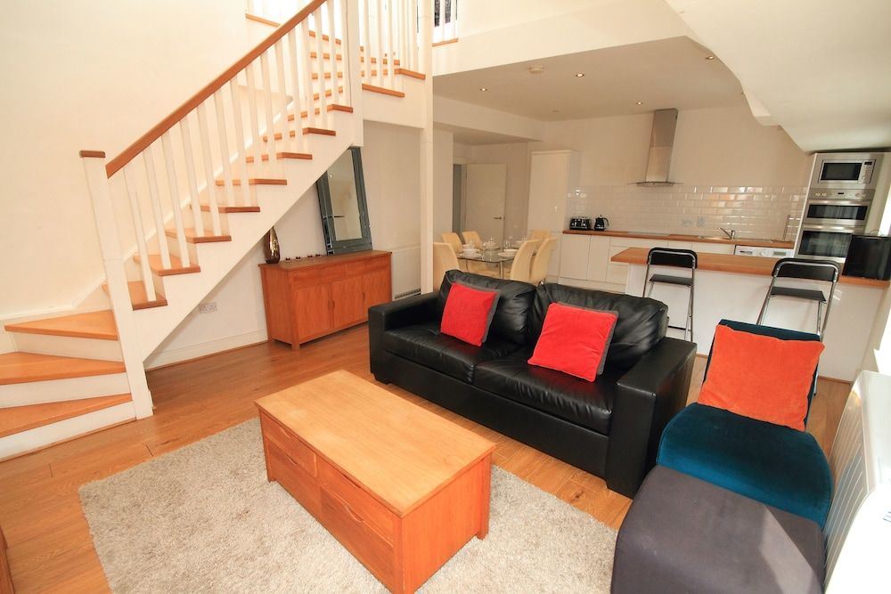 Coppinger Row Sleeps 10 Apartment 1 Coppinger Row Sleeps 10 Apartment 1