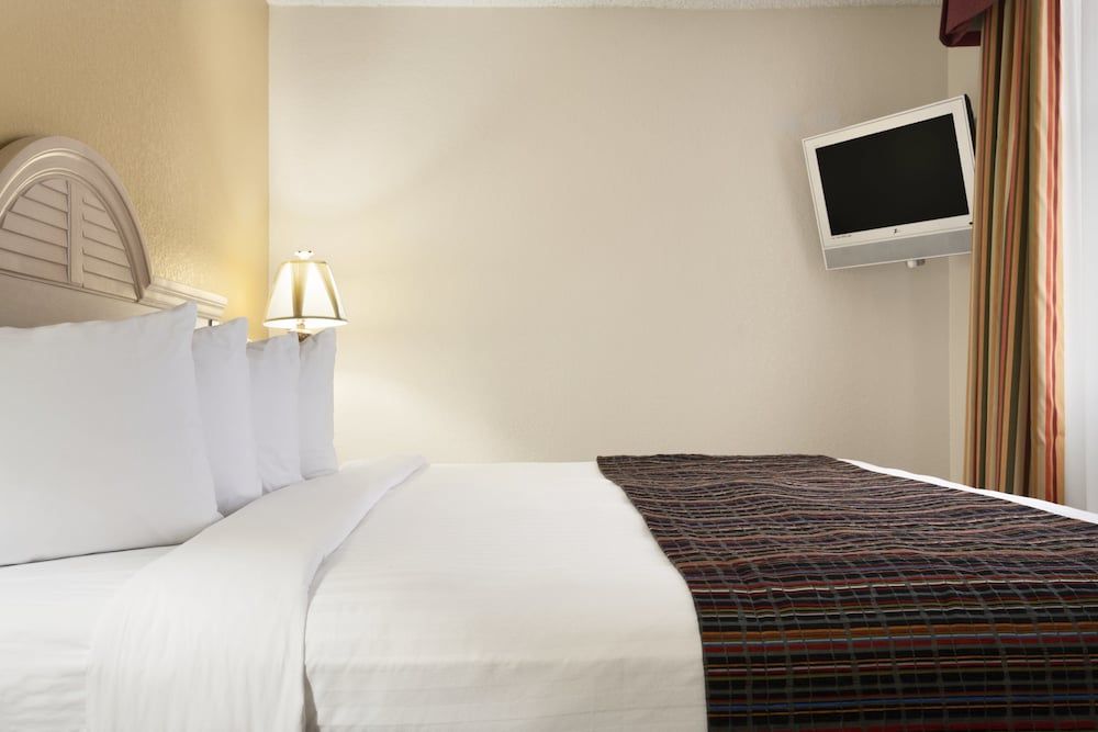 Country Inn & Suites by Radisson, Miami (Kendall), FL 3 Country Inn & Suites by Radisson, Miami (Kendall), FL 3