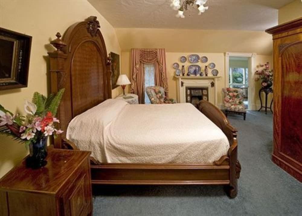 Courtyard at Lake Lucerne 3