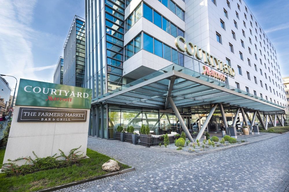 Courtyard By Marriott Flora 1
