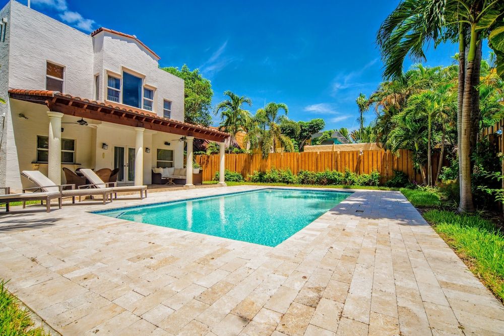 Crystal Court Estate - Four Bedroom Home 1