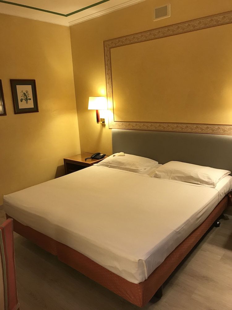 Hotel Cyrano 4 estrelas em Saronno