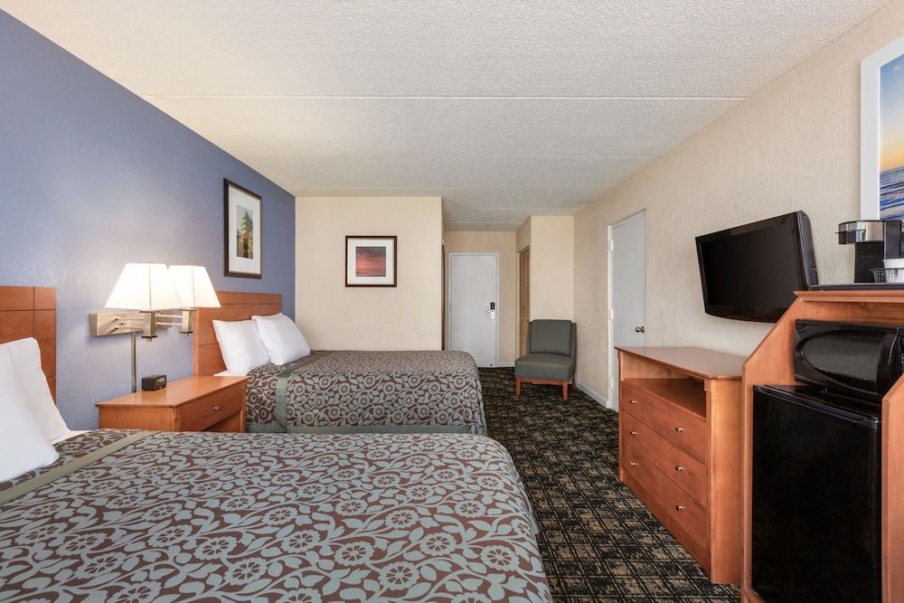 Days Inn by Wyndham Miami International Airport 1