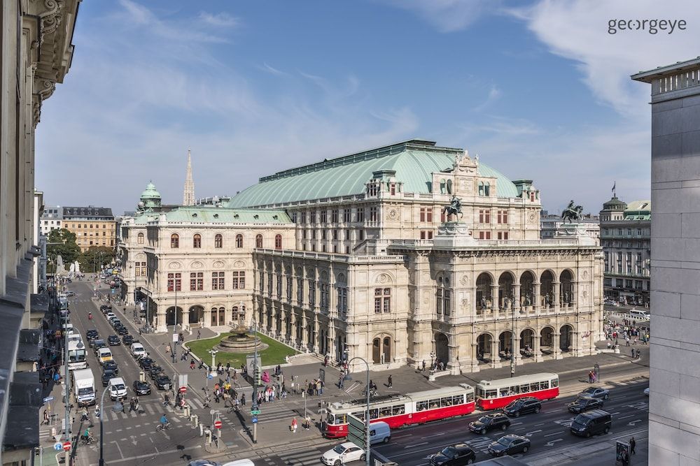 De Luxe Suite Staatsoper by Welcome2Vienna 1