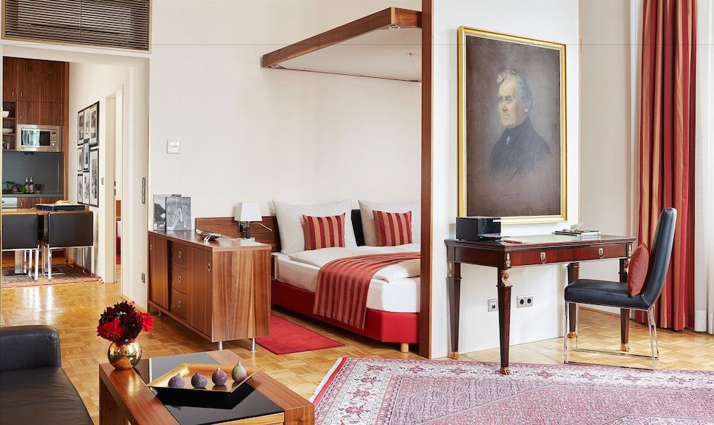 Living Hotel an der Oper by Derag 1