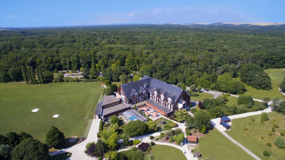 Domaine de la Foret d'Orient - Natur'Hotel Golf & Spa 4 estrelas em Rouilly-Sacey