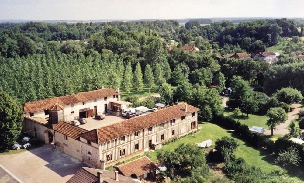 Domaine le Colombier -1 estrelas em Dienville