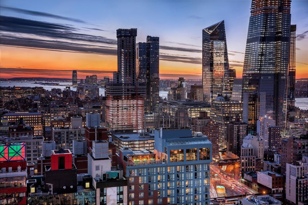 DoubleTree by Hilton New York Times Square West 1