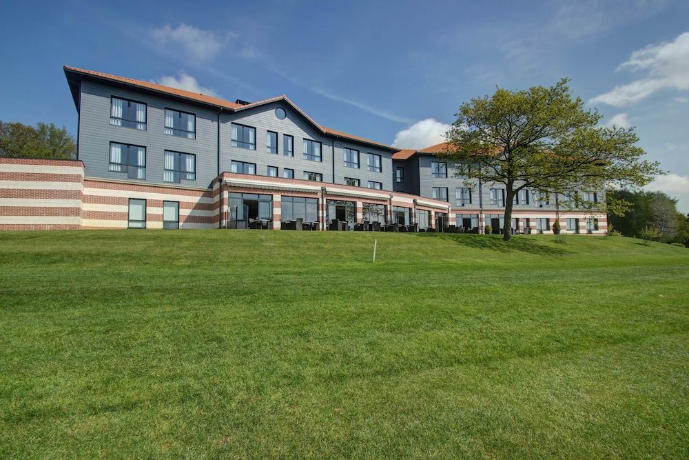 Najeti Hôtel du Golf 3 estrelas em Lumbres