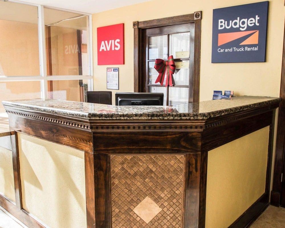 Econo Lodge Inn & Suites Near Florida Mall 2