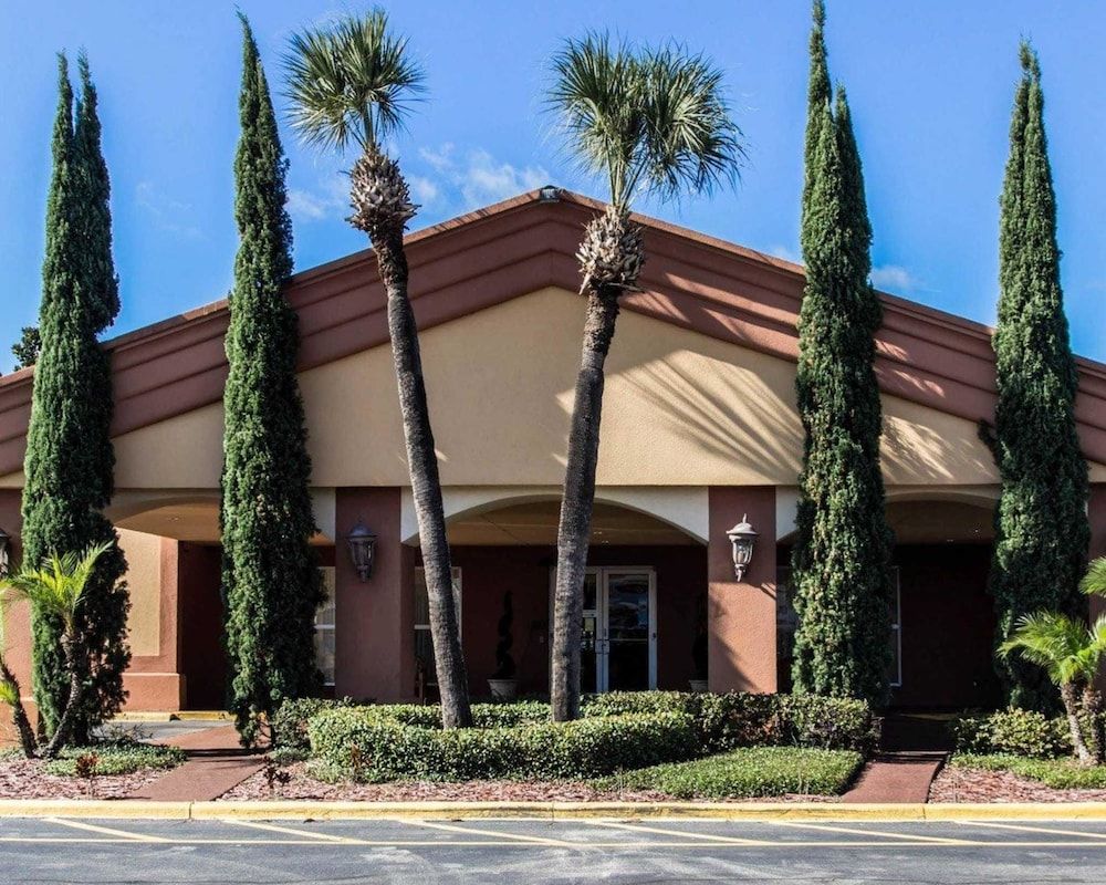 Econo Lodge Inn & Suites Near Florida Mall 1
