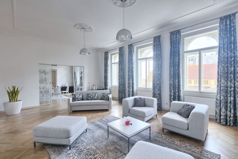 EMPIRENT Grand Central Apartments 1