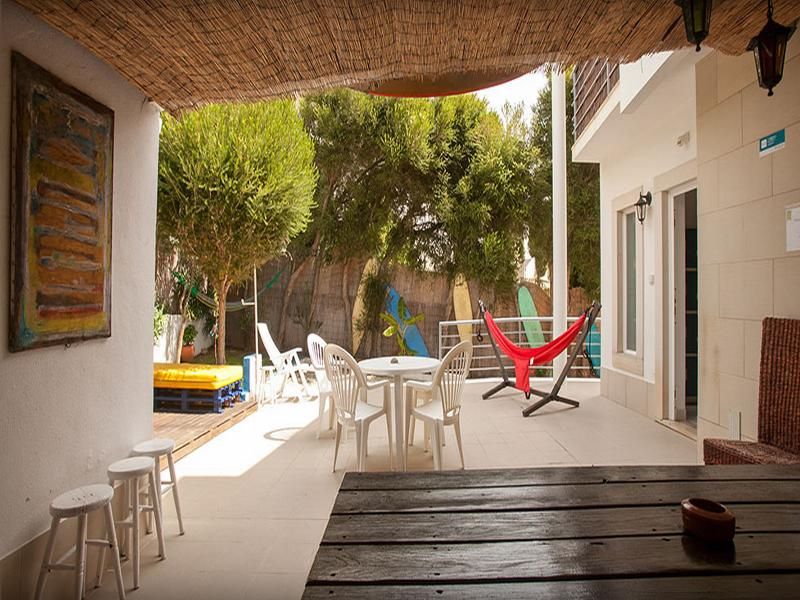 Ericeira Chill Hill Hostel & Private Rooms - 1 2