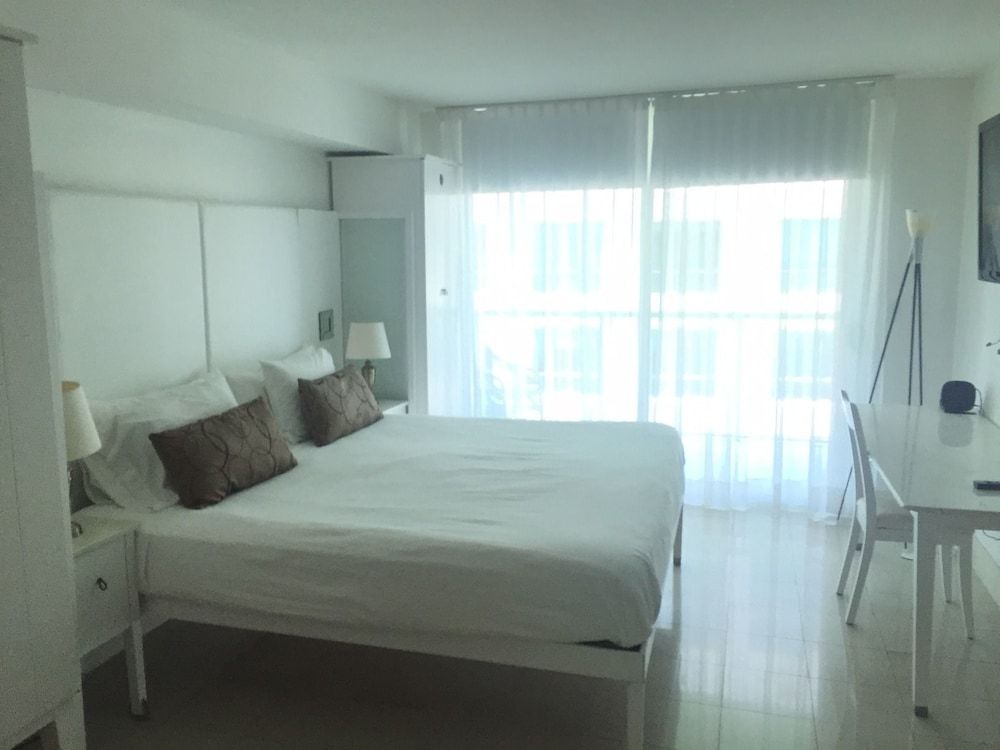 Executive Corporate Rental at (The Club At Brickell Bay) 2 Executive Corporate Rental at (The Club At Brickell Bay) 2