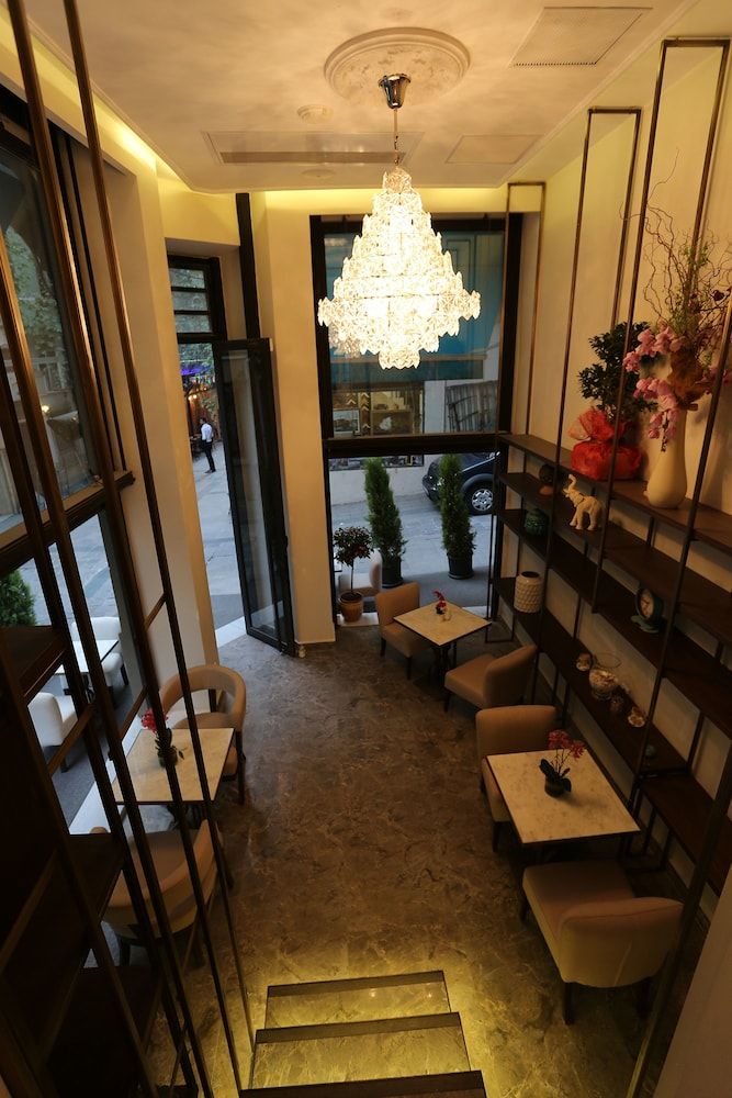Fuga Hotel Constantinidis 2