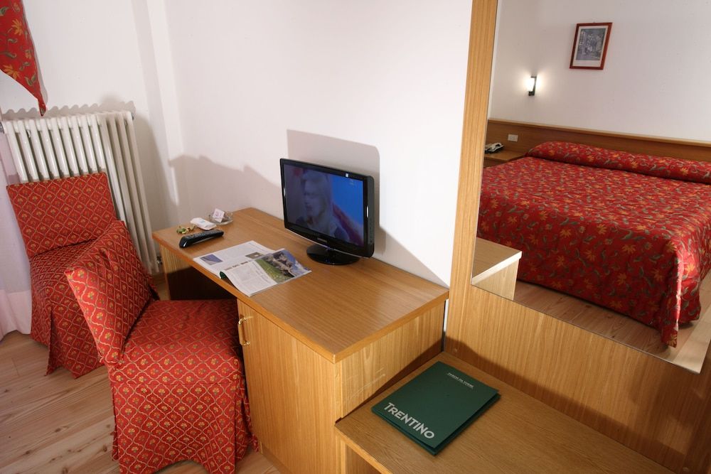 Hotel Garni Lago Nembia 3 Hotel Garni Lago Nembia 3