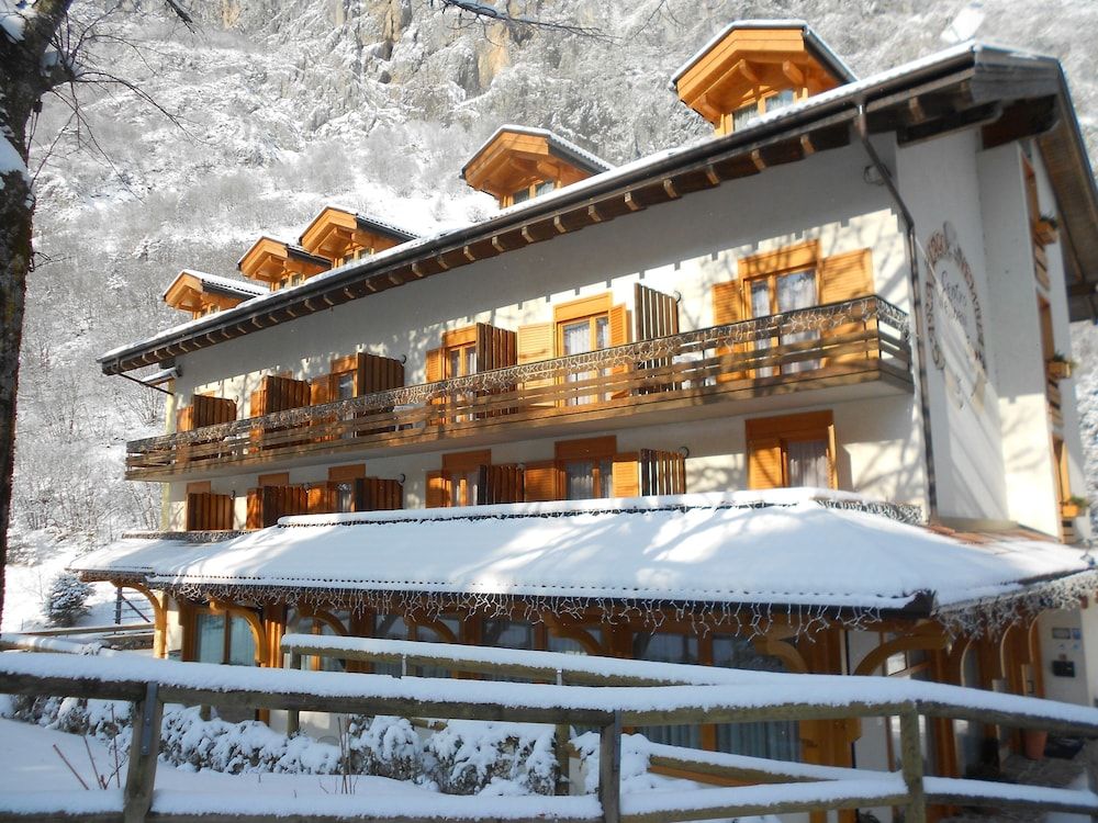 Hotel Garni Lago Nembia 1 Hotel Garni Lago Nembia 1