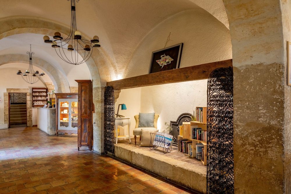 Garrigae Abbaye de Sainte Croix 2 Garrigae Abbaye de Sainte Croix 2