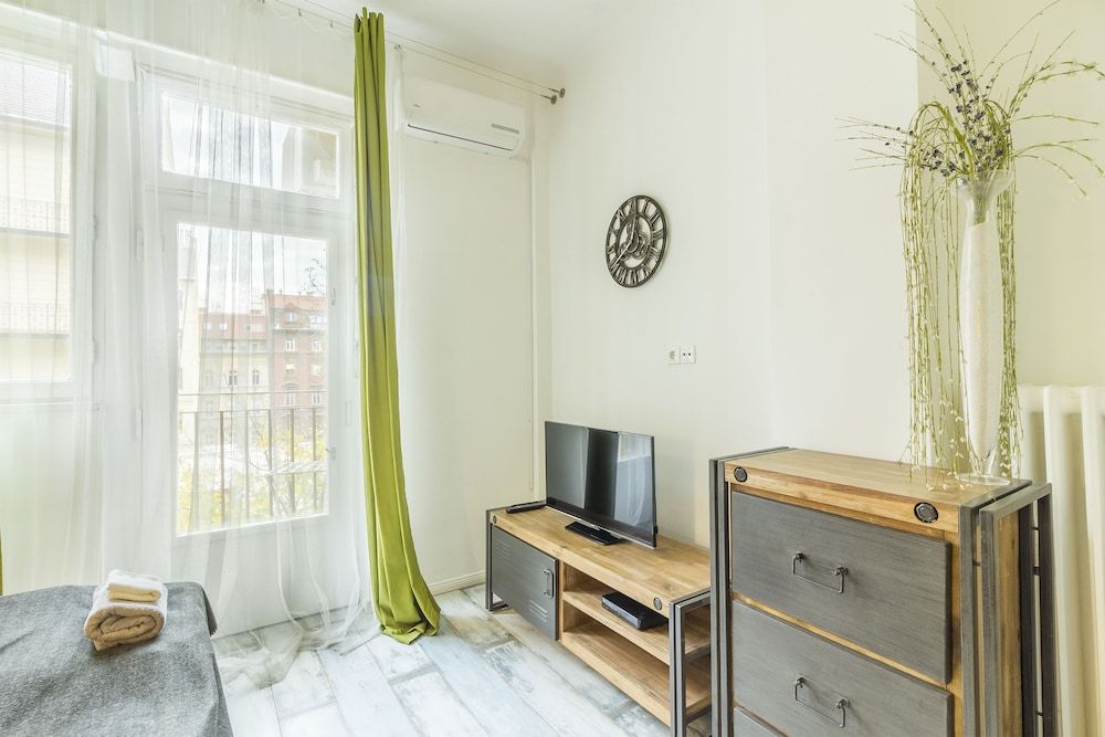 Ginger Apartment 3 Ginger Apartment 3