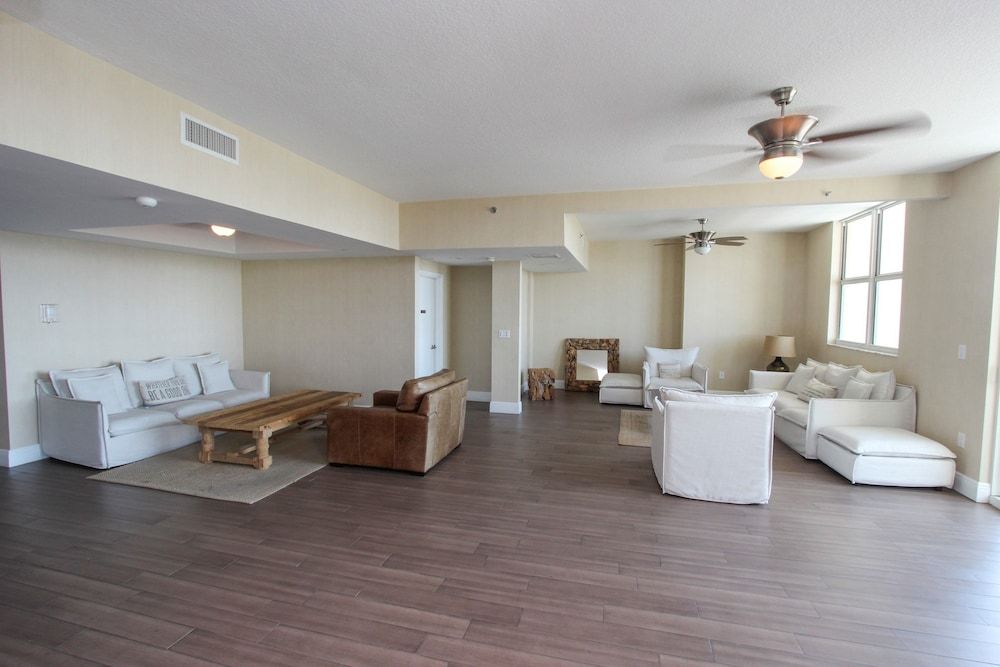 Global Luxury Suites at One Broadway 3