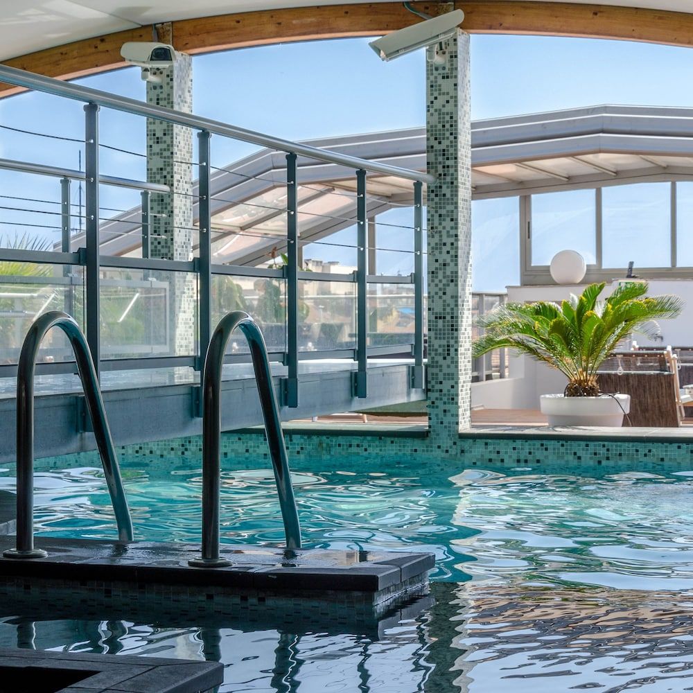 Goldstars Resort & Suites 1