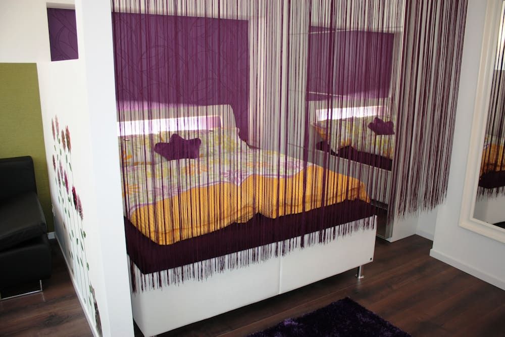 GoVienna Small Modern Apartment 2