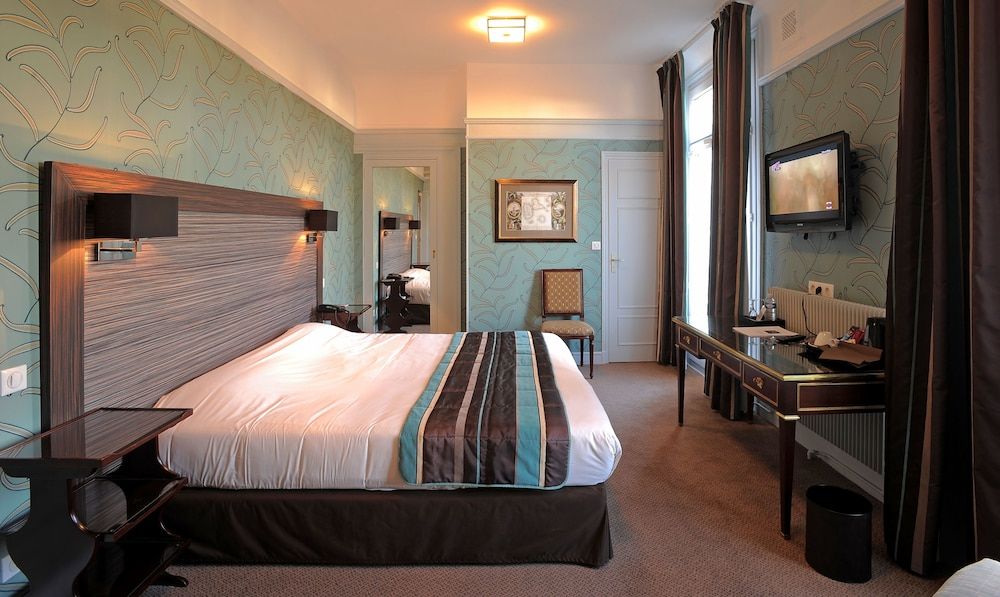 Grand Hotel Tours 4 estrellas en Tours