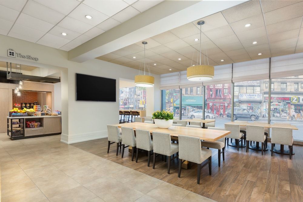 Hilton Garden Inn Times Square 2