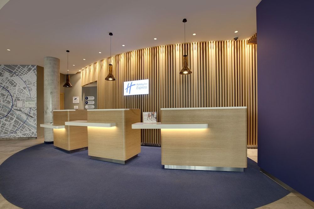 Holiday Inn Express Berlin - Alexanderplatz 2 Holiday Inn Express Berlin - Alexanderplatz 2