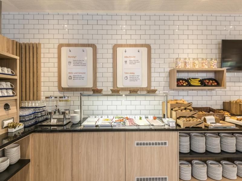 Holiday Inn Express Freiburg - City Centre 3