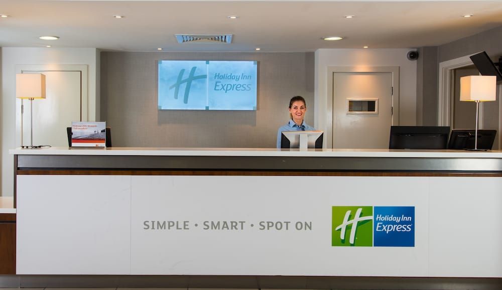 Holiday Inn Express London - Wimbledon South 3