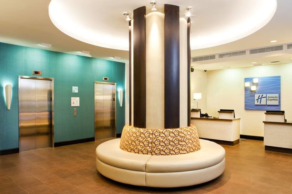 Holiday Inn Express Manhattan Times Square South 2