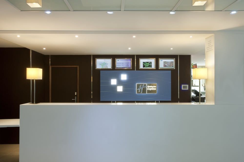 Holiday Inn Express Paris-Canal de la Villette 3 Holiday Inn Express Paris-Canal de la Villette 3