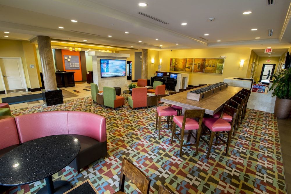 Holiday Inn Express & Suites, International Drive 2