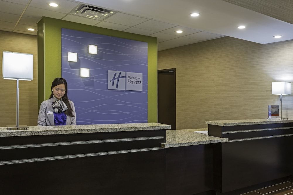 Holiday Inn Express & Suites Orlando East - UCF Area 2