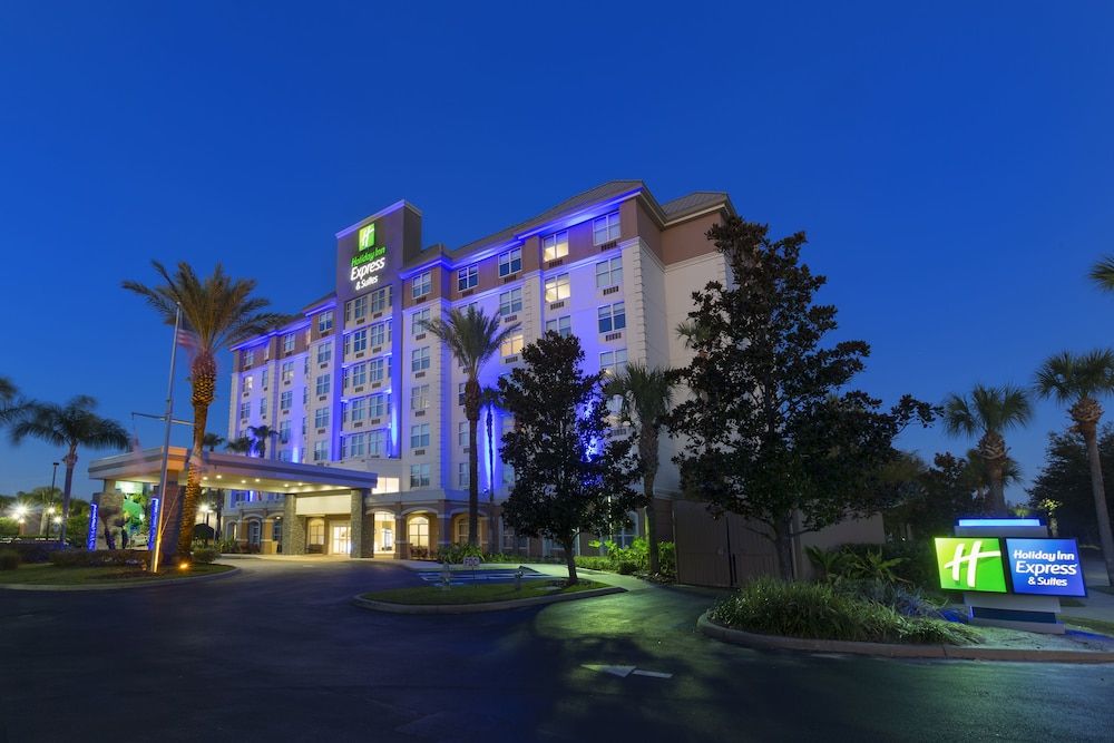 Holiday Inn Express & Suites Orlando-South Lake Buena Vista 1